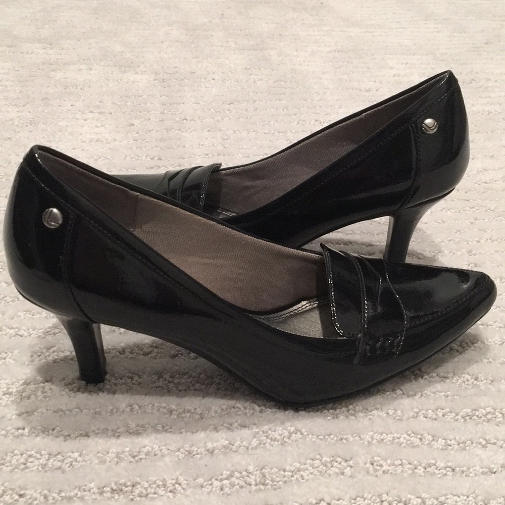 Life Stride Black Pumps